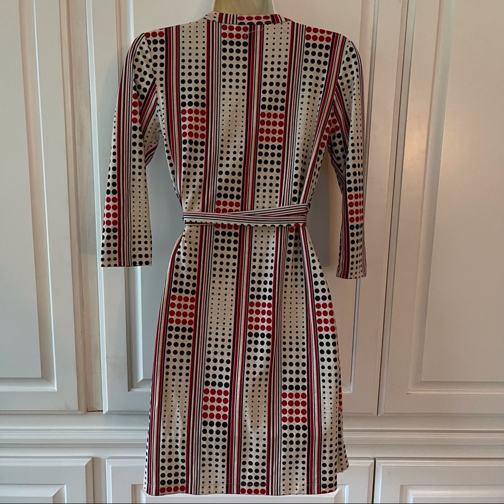 Wrap style dress in cream, with red and black pattern career office Size Small - Picture 5 of 10